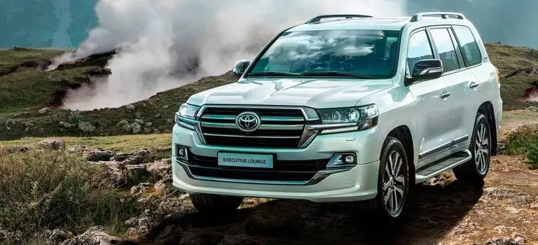 Ваши места в салоне первого класса: Toyota представляет новую топовую версию Land&nbsp;Cruiser&nbsp;200 Executive Lounge!
